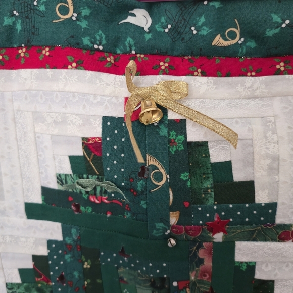 Christmas Tree Quilted Wall Hanging Handmade Decor Log Cabin Style Bells & Bows - Picture 3 of 11